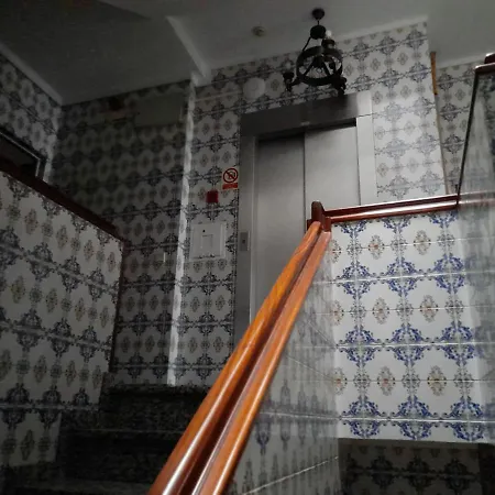 Residencial Trinas 2 בית הארחה גימראייש