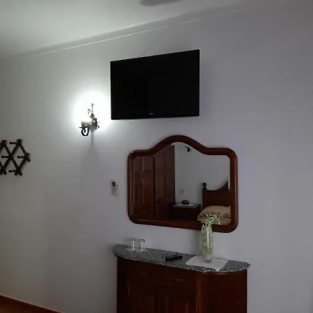 Residencial Trinas 2 בית הארחה גימראייש