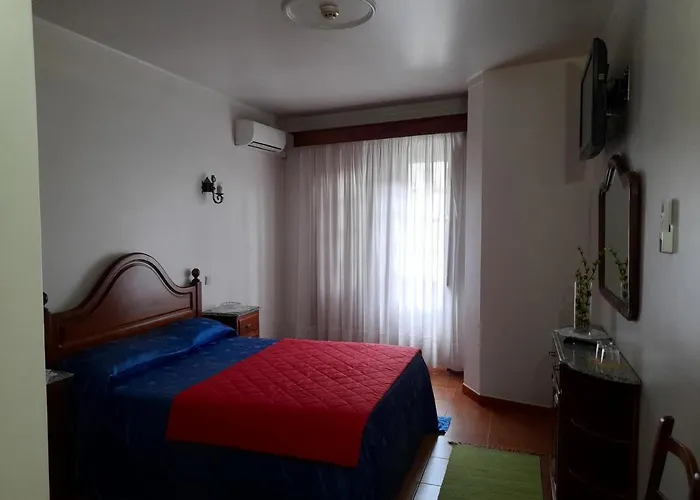 Residencial Trinas 2 בית הארחה גימראייש