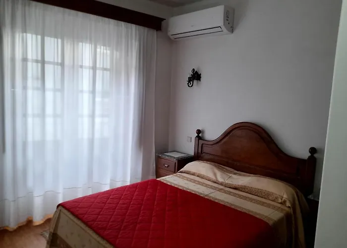 Residencial Trinas 2 בית הארחה